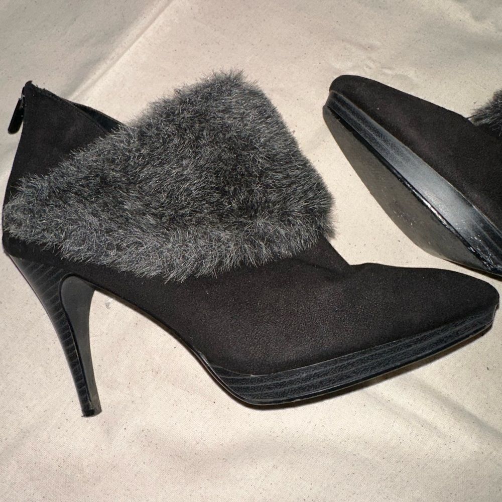 Velvet Heart Womens Black Suede Ankle Stiletto Boots Gray Faux Fur Trim, Sz 9